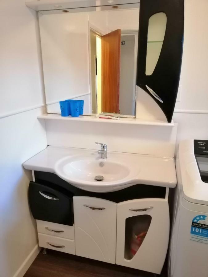 Homestay Double Room, Near The City Center Christchurch Eksteriør billede